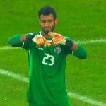 Goleiro toma frango, faz gol contra e pede substituição em jogo da Copa do Golfo