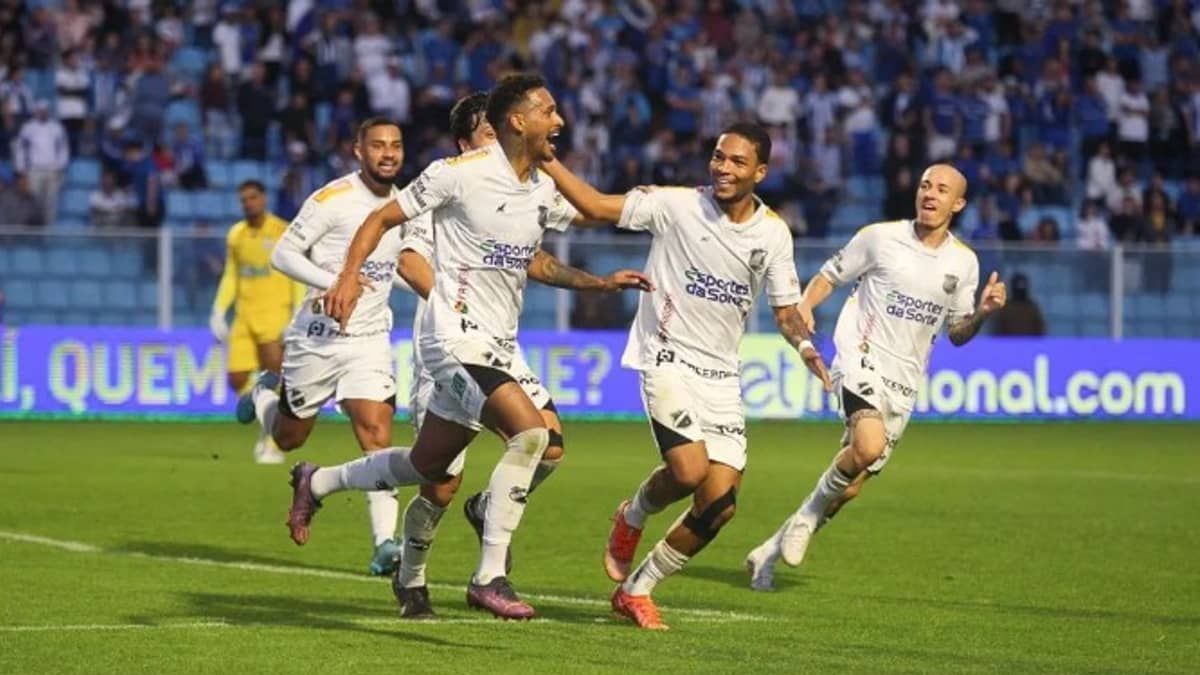 ABC vence duelo direto contra o Avaí e continua na luta para deixar lanterna da Série B