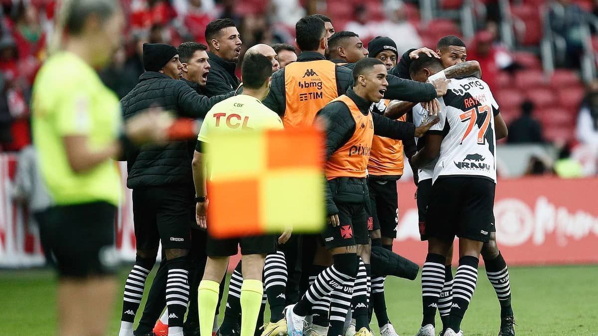 Abel Braga destaca trabalho de diretor-executivo do Vasco