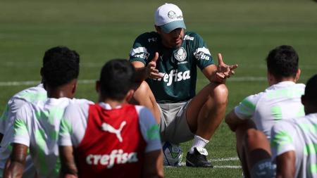 Abel comanda último treino completo do Palmeiras para enfrentar o São Paulo