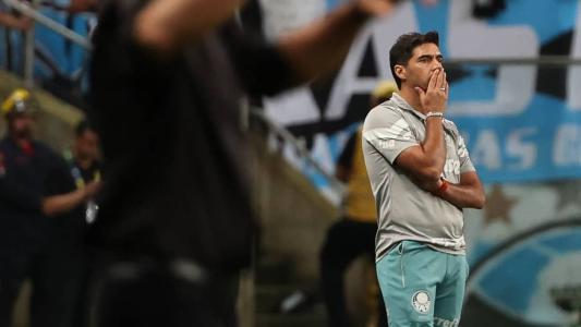 Abel diz que Palmeiras foi roubado, faz apelo à CBF, mas diz que fala 'fica em campo'