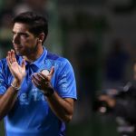 Abel Ferreira admite que expulsão facilitou goleada do Palmeiras