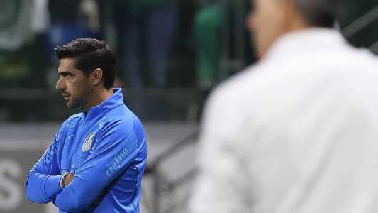 Abel Ferreira comandou o Palmeiras na vitória contra o Grêmio de Renato Gaúcho