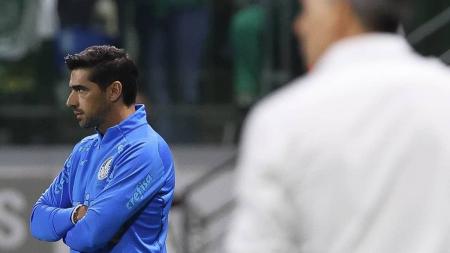 Abel Ferreira comandou o Palmeiras na vitória contra o Grêmio de Renato Gaúcho