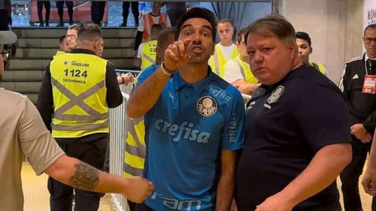 Árbitro ignora na súmula confusão com Abel Ferreira, do Palmeiras, no Mineirão
