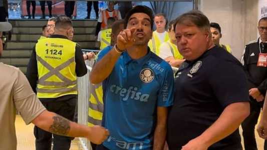 Abel Ferreira depois de tomar celeular de repórter da TV Globo, após Atlético 1 x 1 Palmeiras, no Mineirão