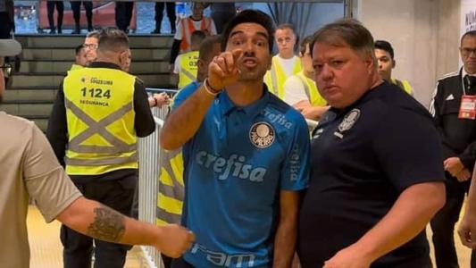 Abel Ferreira depois de tomar celeular de repórter da TV Globo, após Atlético 1 x 1 Palmeiras, no Mineirão