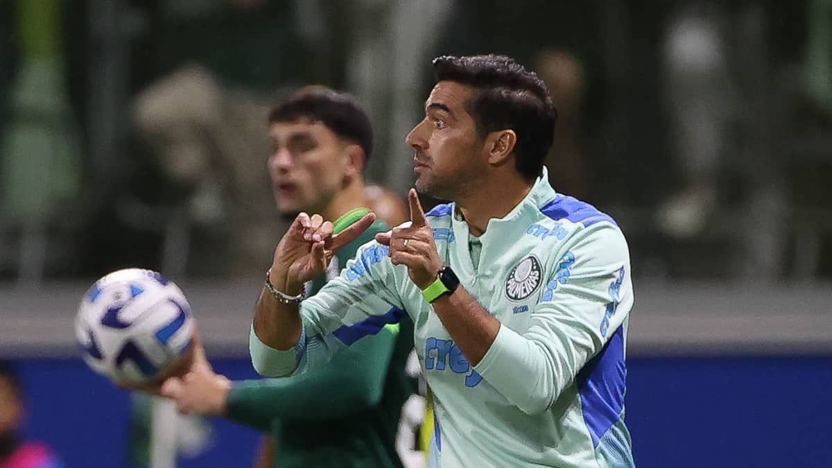 Abel desabafa sobre críticas e põe vitória na conta do elenco do Palmeiras