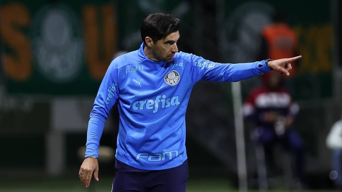 Abel explica decisão por Endrick no banco e Tabata titular no Palmeiras
