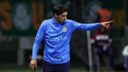 Abel Ferreira explicou decisão por Bruno Tabata titular no Palmeiras