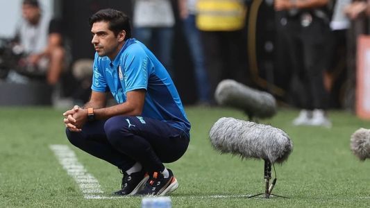Abel Ferreira foi criticado após chutar o microfone na final da Supercopa