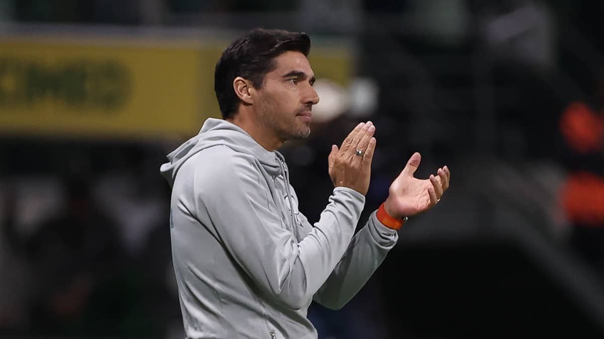 Abel Ferreira ganha premiação de melhores do ano em Portugal