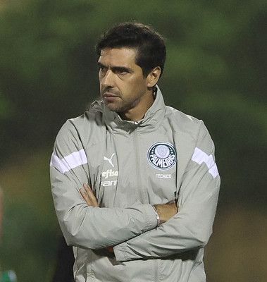 Abel Ferreira projeta clássico entre Palmeiras e Corinthians: ‘Muita coisa em jogo’