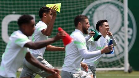 Abel Ferreira promove treino cognitivo com elenco desfalcado do Palmeiras