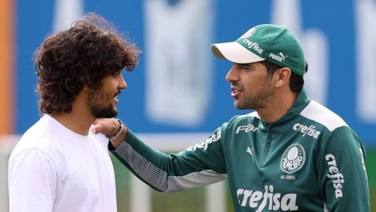 Abel Ferreira recebeu a visita de Gustavo Scarpa, na Academia de Futebol do Palmeiras