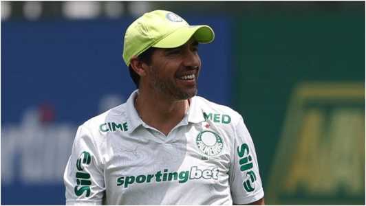 Abel Ferreira, técnico do Palmeiras, durante treino nesta terça-feira (4)