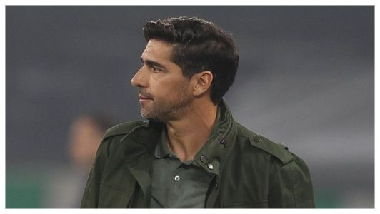 Abel Ferreira na área técnica do Nilton Santos durante Botafogo x Palmeiras, neste domingo (17)