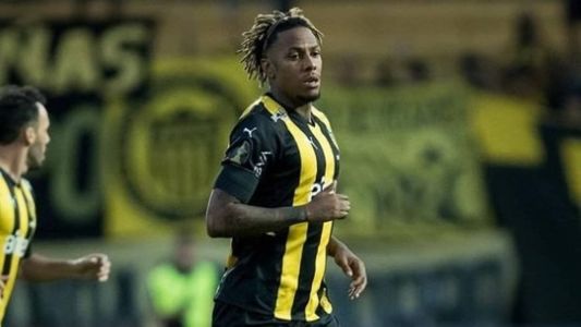 Abel Hernández vive boa fase com a camisa do Peñarol-URU