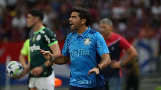 Abel recebe 50° cartão em confronto contra Fortaleza pela Copa do Brasil