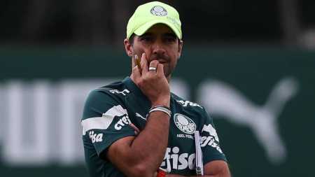 Abel tem quase um time de desfalques em Data Fifa do Palmeiras