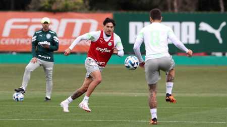 Abel Ferreira trabalha com força total para encarar o Atlético na volta da Libertadores