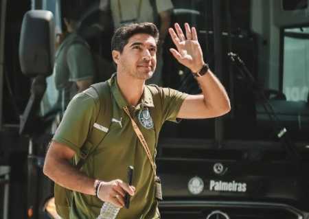 Abel Ferreira com a delegação do Palmeiras em meio à disputa do Mundial de Clubes da Fifa