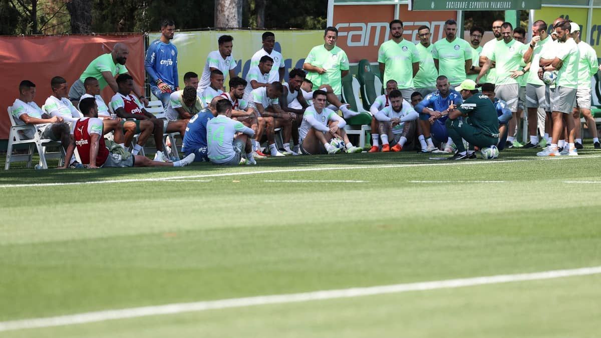 Abel reúne elenco do Palmeiras por foco no Brasileiro