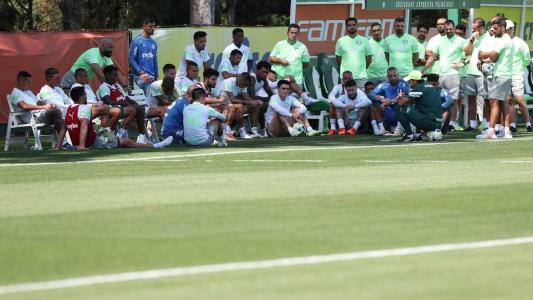 Abel se reúne com elenco do Palmeiras de olho no Brasileiro