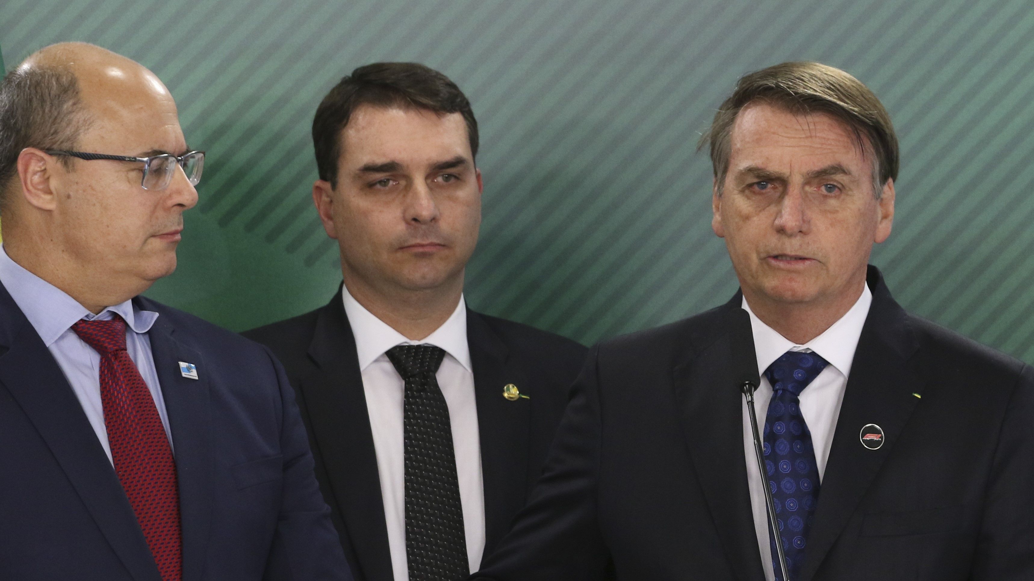 Bolsonaro pede que Moraes autorize visita de Flávio