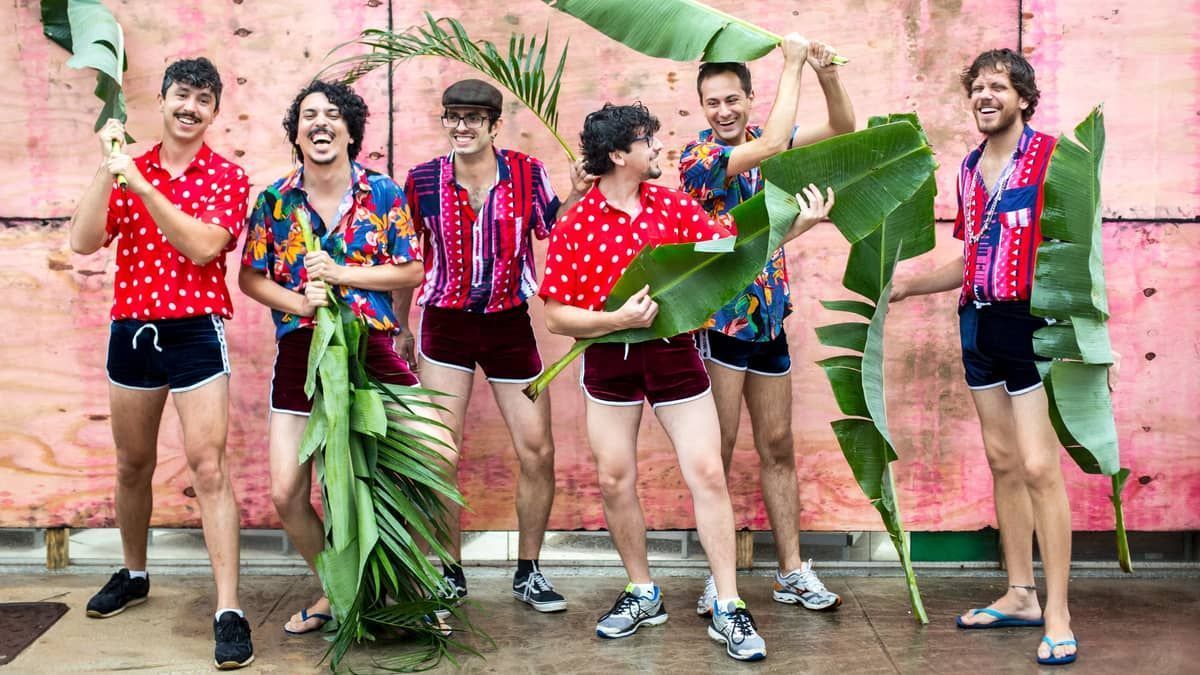 Tchanzinho Zona Norte volta a desfilar no Carnaval inspirado em hit de Anitta 