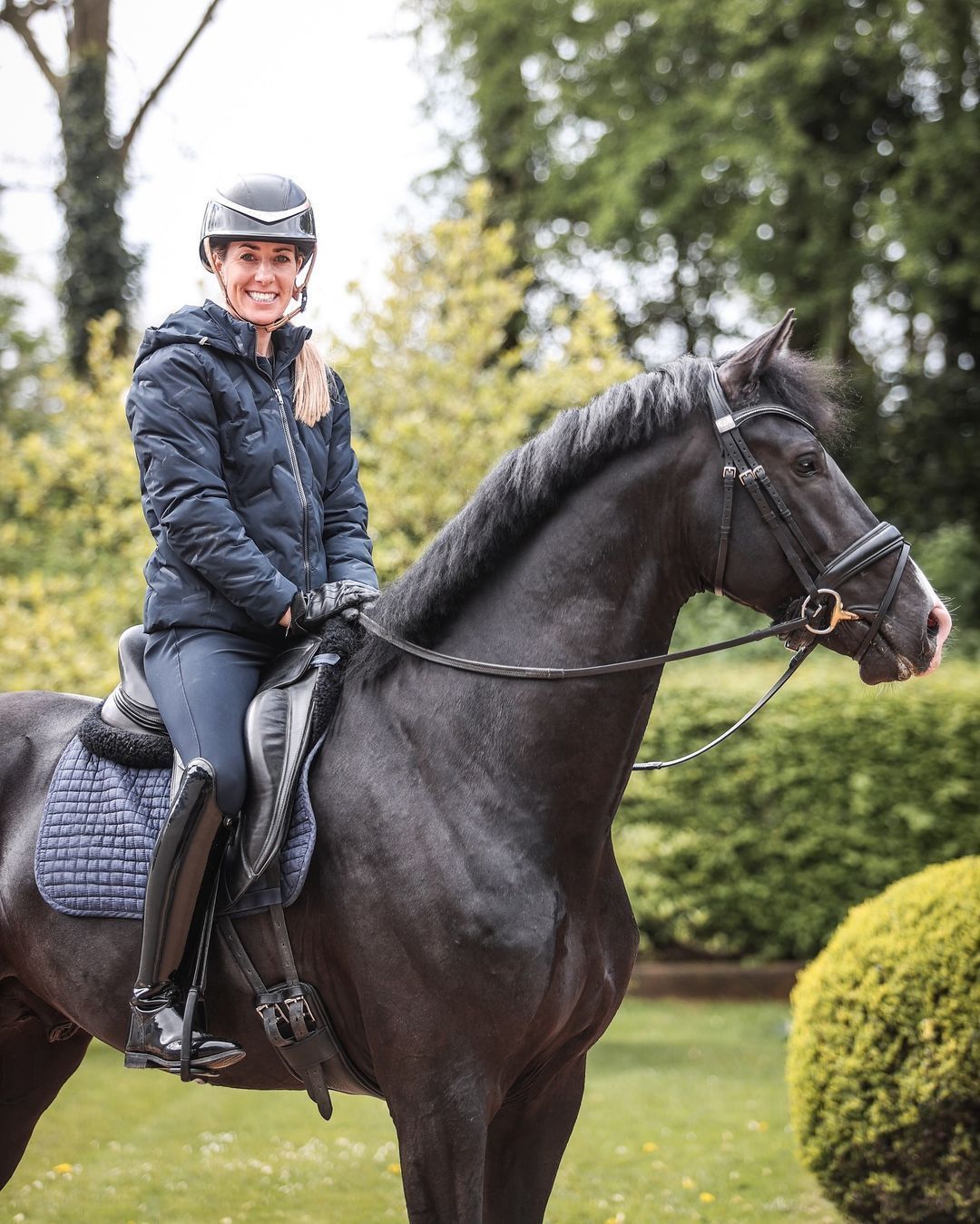 Campeã olímpica é suspensa por chicotear cavalo e desiste de Paris 2024
