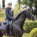 Campeã olímpica é suspensa por chicotear cavalo e desiste de Paris 2024