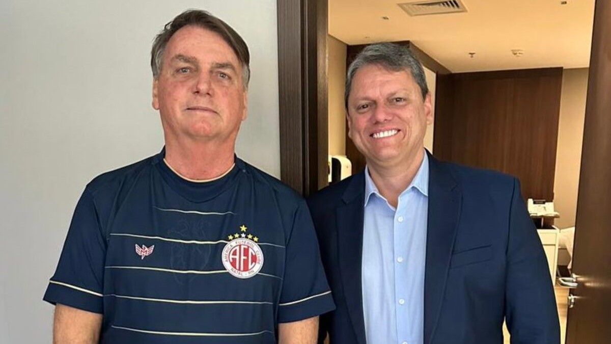 Moraes autoriza visita de Tarcisio a Bolsonaro na Papudinha