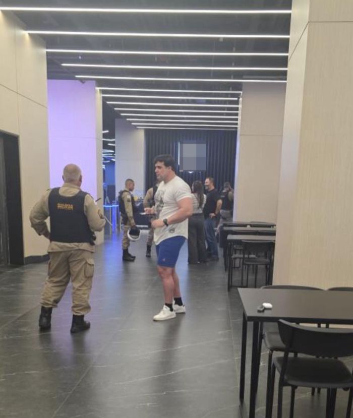 Momento em que suspeito de matar gari após briga de trânsito é preso em academia na Avenida Raja Gabaglia, em Belo Horizonte