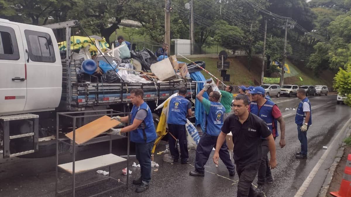 Vingança: revoltados com desmobilização de acampamento na Raja, bolsonaristas ameaçam não pagar IPTU