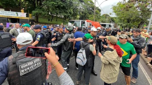 Acampamento na Porta do Quartel em BH