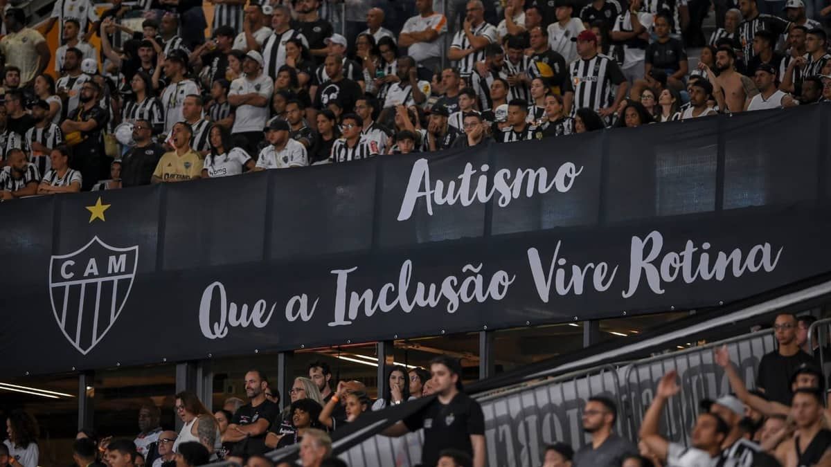 Torcida do Atlético acolhe autistas em jogo contra o Palmeiras no Mineirão