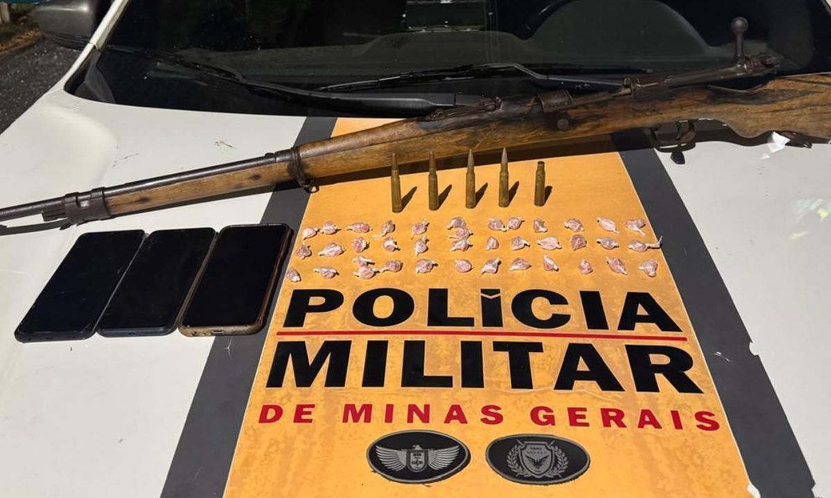 Suspeito é preso com drogas e fuzil em São João del Rei (MG)