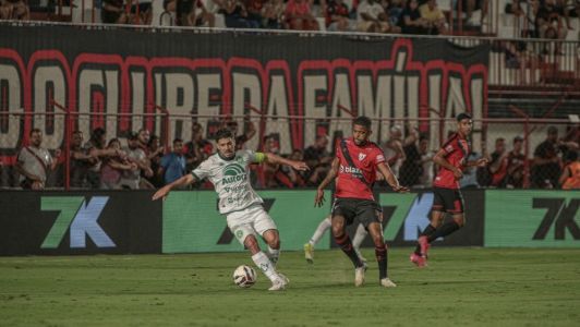 Atlético-GO e Chapecoense em jogo válido pela 19ª rodada da Série B do Campeonato Brasileiro