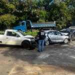 Acidente entre três carros interdita a avenida Risoleta Neves, na região norte de BH
