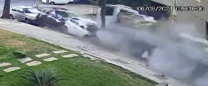 Vídeo mostra momento que caminhão desgovernado atinge carros no bairro Buritis, em BH