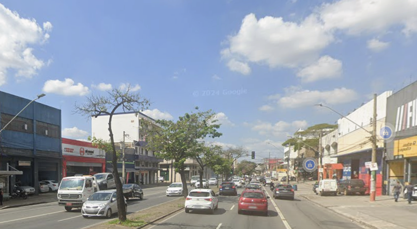 Motociclista morre após bater em árvore na Avenida Pedro II, em BH