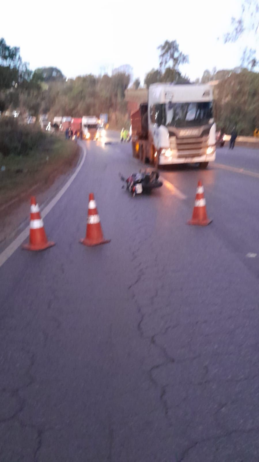 BR-040 é interditada após acidente de moto em Congonhas, na Região Central de Minas