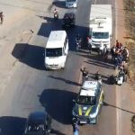 Acidente entre caminhão e moto causa congestionamento quilométrico na BR-040, em Contagem (MG)