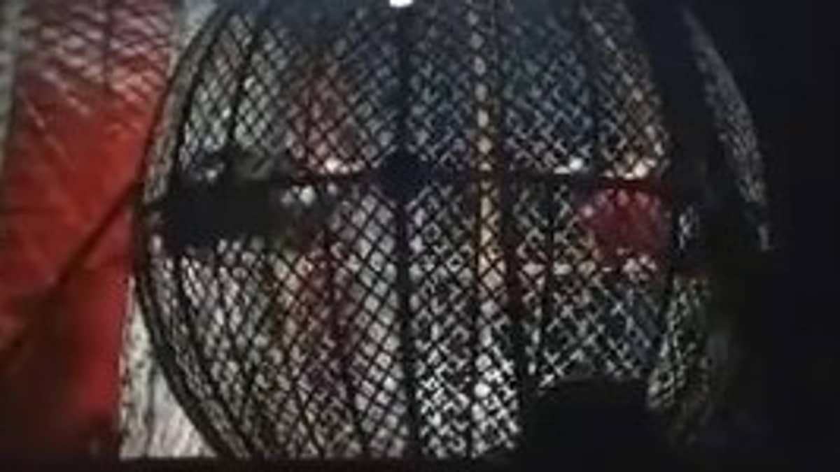 Vídeo: motociclistas batem no 'globo da morte' durante apresentação em circo  