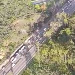 Acidente no Anel Rodoviário com ônibus e caminhão gera congestionamento próximo ao Buritis, em BH