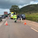 Crianças atingidas por rodas de caminhão esperavam às margens da BR-040 por conserto de carro; uma delas morreu