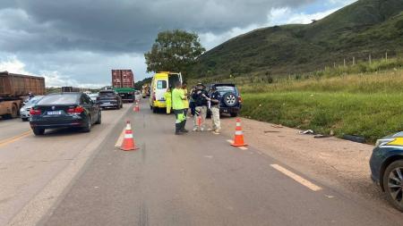 Acidente aconteceu no início da tarde de sábado (18); as quatro crianças foram atingidas pelas rodas do caminhão