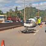Acidente entre dois carros e moto complica trânsito na BR-040