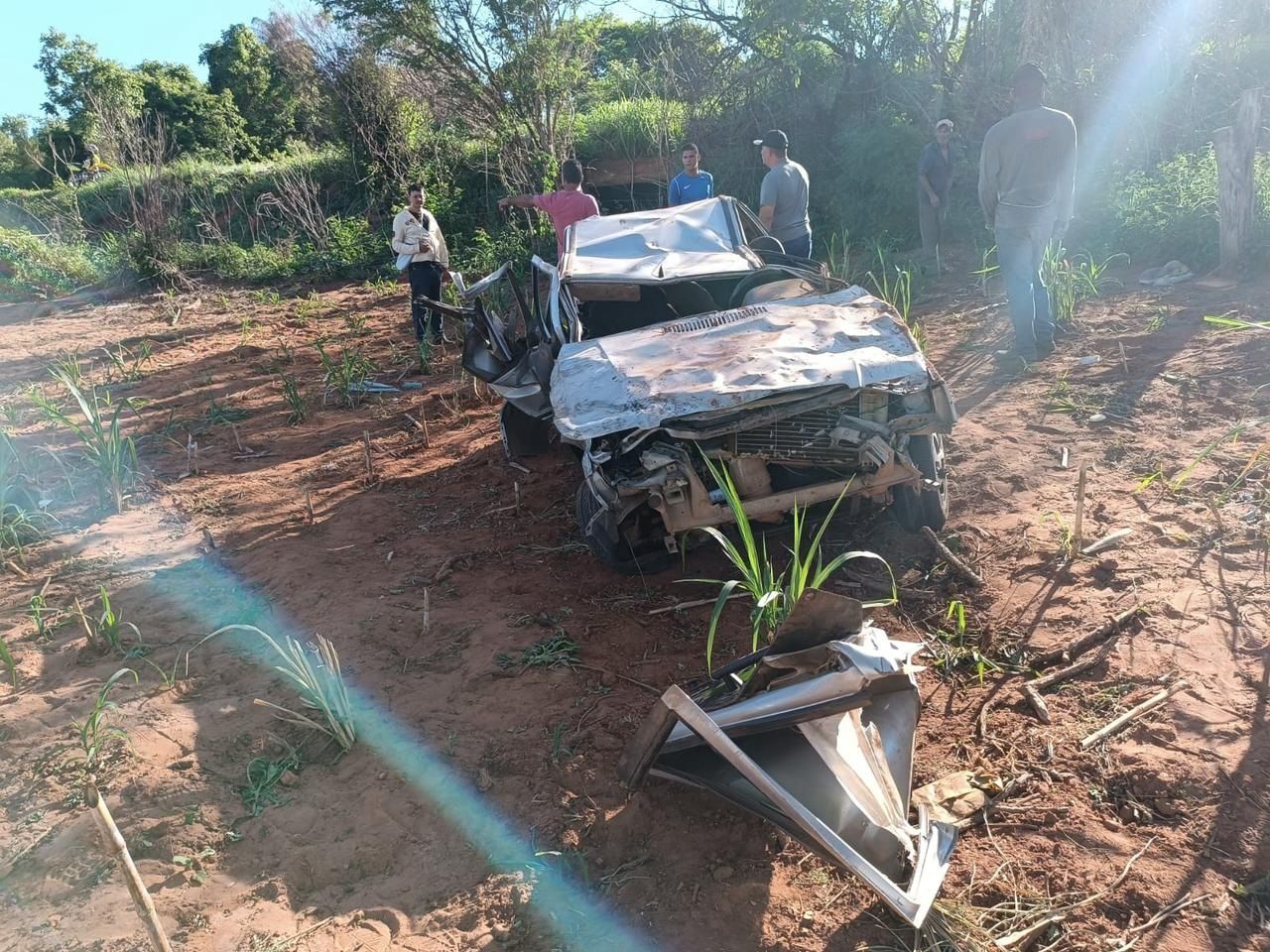 Motorista morre em capotamento ao desviar de carreta na contramão no interior de MG